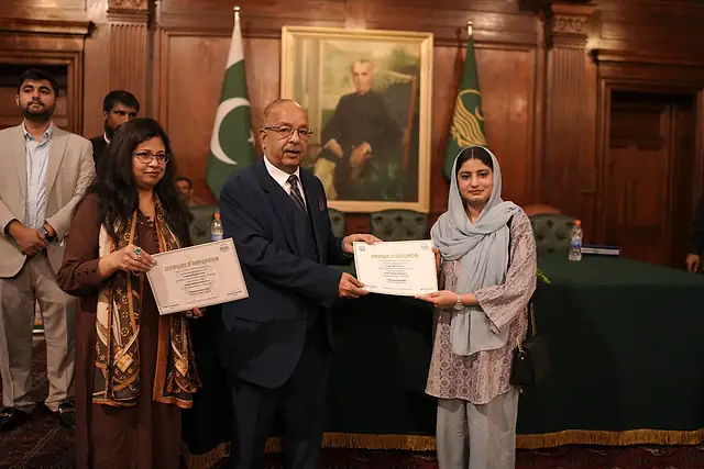 Major General Zawar Hussain Shah (Retd) presents a certificate to a student