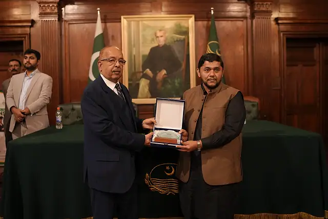 Major General Zawar Hussain Shah (Retd) presents a shield to a young engineer